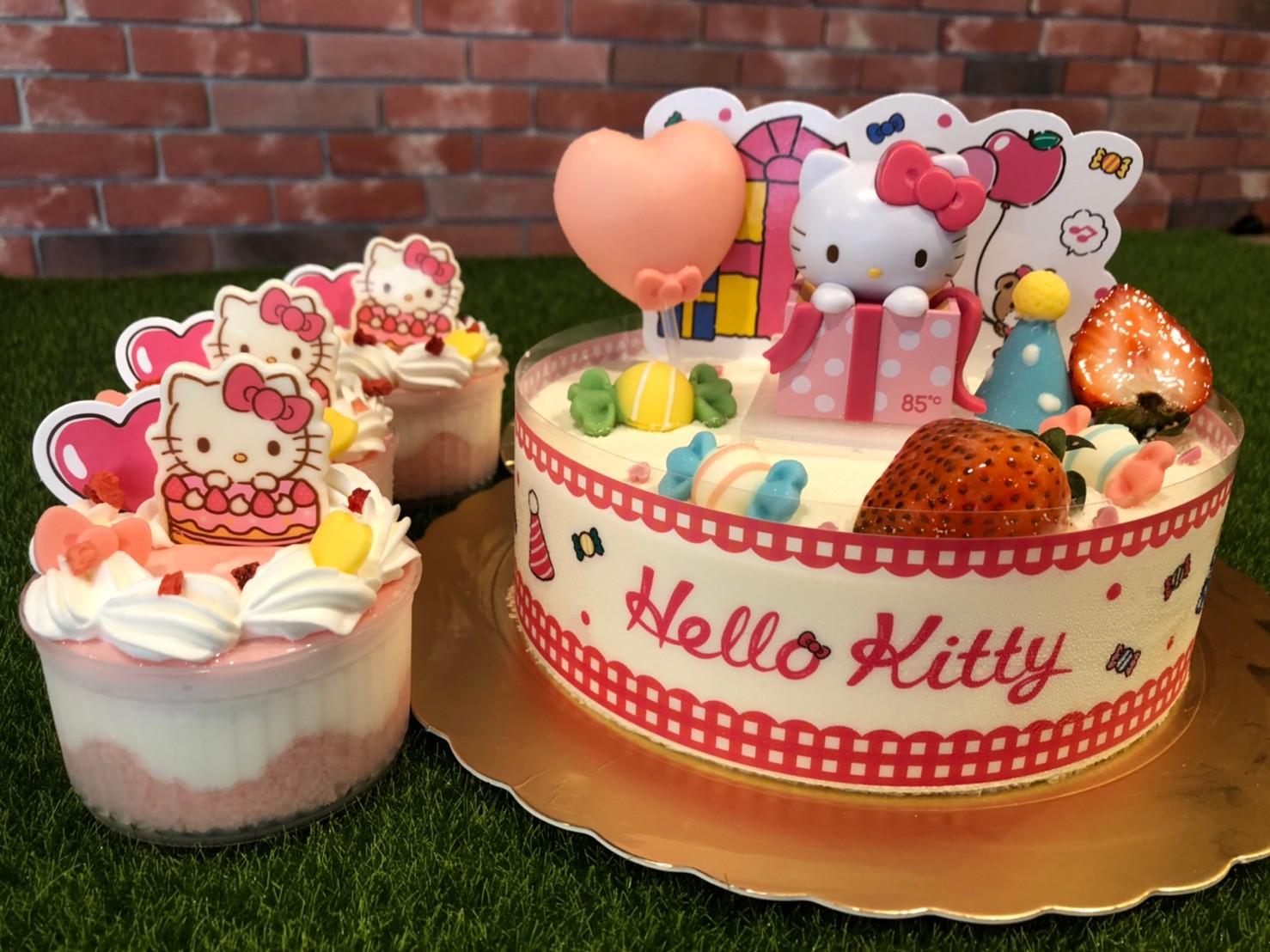 貓粉吃起來！85度c推2款「Hello Kitty蛋糕派對」，嫩粉色超夢幻|85℃|甜點|食尚玩家