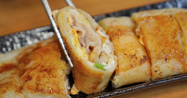台中罕見的「粉漿蛋餅」在這！　古早味現擀餅皮「一加料厚度直接變4倍」