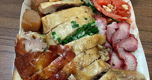 佛心三寶飯滿出便當盒！　老闆開價「100有找」惹網驚：你真的有賺嗎？