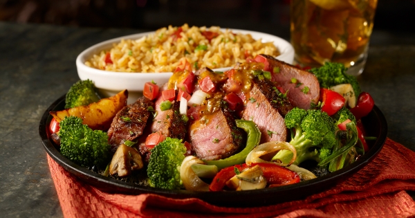 補班日小確幸！　美式餐廳推10/5「牛排買一送一」　靠吃肉來忘掉補班的悶！