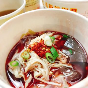 八年得香辣臭豆腐+鴨血