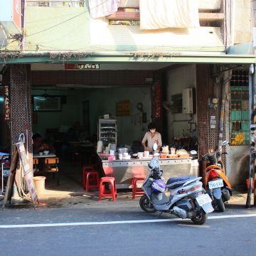 中興路無名筒仔米糕