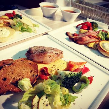 雨猫咖啡。米猫 Rainy cat cafe