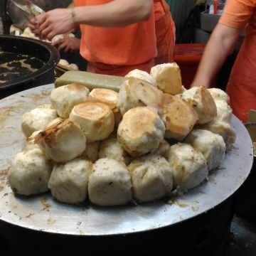 士林蔥油派生煎包