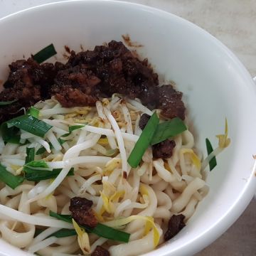 原空軍市場涼拌黑豆干、陽春麵