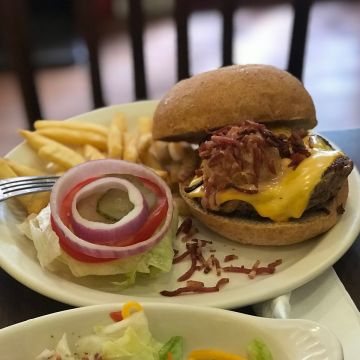 雷利彼德美式餐廳 LAZY BIRD