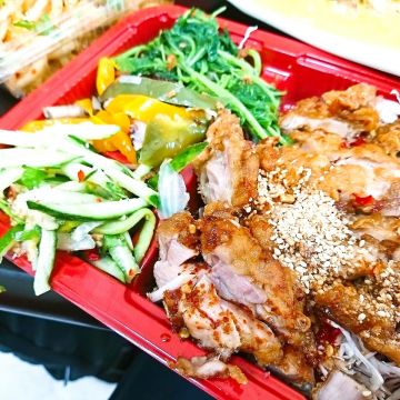 東泰鮮泰式椒麻雞飯