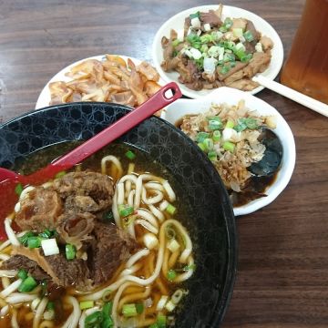 戚老爹牛肉麵水餃店