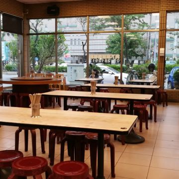 嘉義噴水雞肉飯（嘉義東區店）