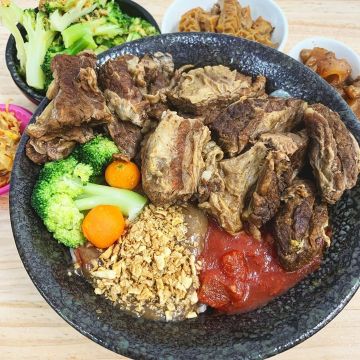 黑炫瘋乖乖牛肉麵二號怡平店