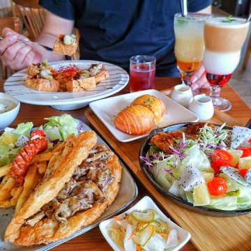 All Lovely Food cafe