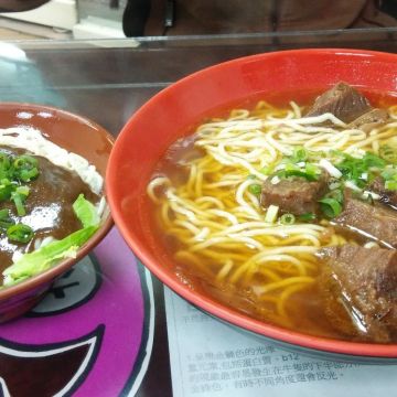 東呷牛肉麵