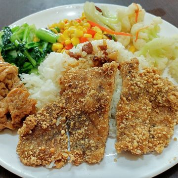 合家歡雞腿便當大王