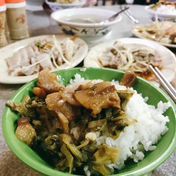 黃家酸菜滷肉飯