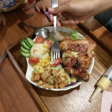 打勾勾美髮餐廳