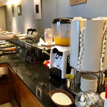 春天酒店-幽雅18餐廳