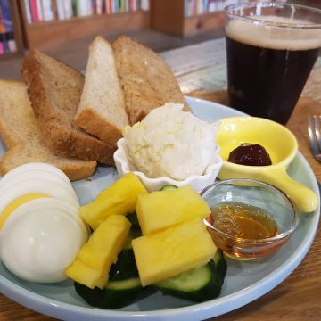 小樹的家繪本咖啡館 LITTLE TREE