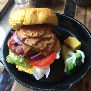 女漢子手作漢堡