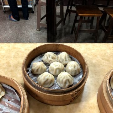 鼎兆豐牛肉麵.鮮肉小湯包