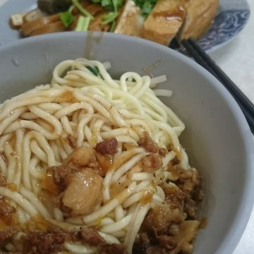 舊公所30年老店古早味担仔麵