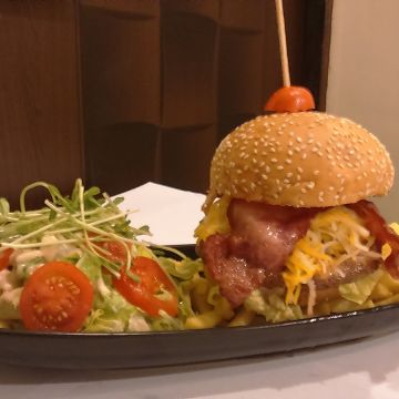 Nunu and Nigel's N2 恩菟 樂活 餐酒館