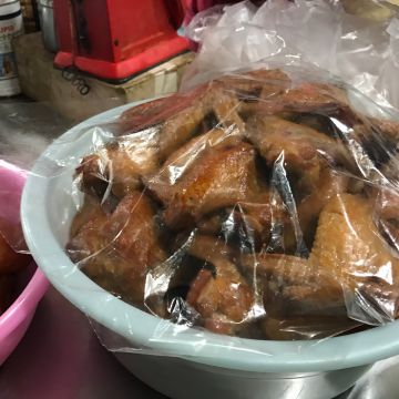 烤雞腳滷味店