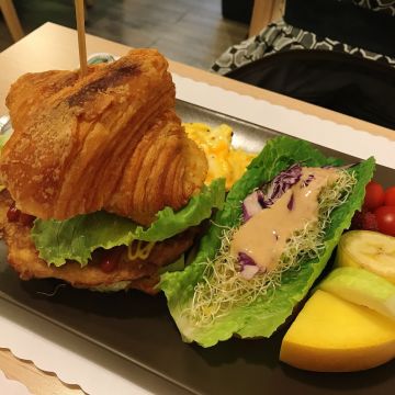 左右咖啡蔬食館