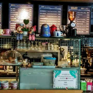 Mika & Melanie Coffee