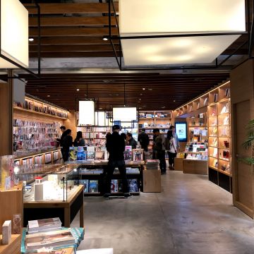 蔦屋書店 TSUTAYA BOOKSTORE