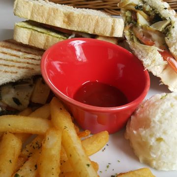 恬心朵朵 Lily White Cafe