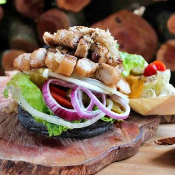 木 漢堡。原木炭烤漢堡聚落