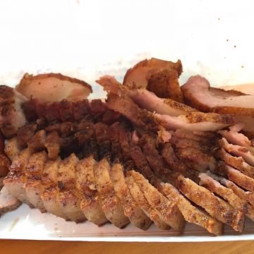 金豪呷現烤客家鹹豬肉