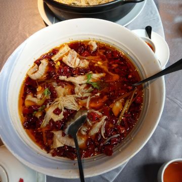 与玥樓頂級粵菜餐廳