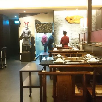 譚英雄麻辣鴛鴦火鍋（羅東店）