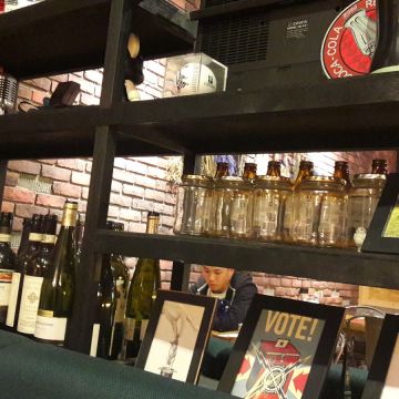 哇靠炭火牛排漢堡