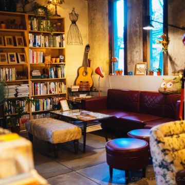 舊書櫃人文咖啡館