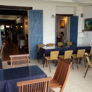 輕輕吻 Bésame Café