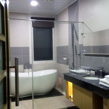 友山尊爵酒店-16H旋轉餐廳