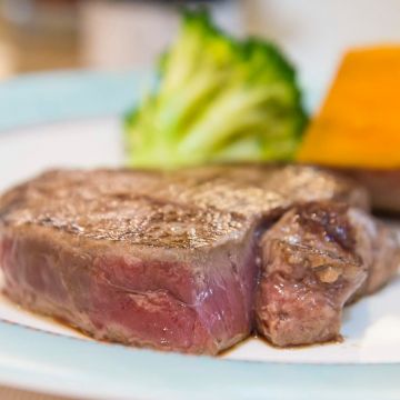 極品牛排（淡水店）