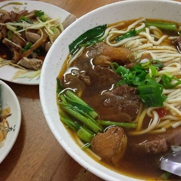 大碗公牛肉麵