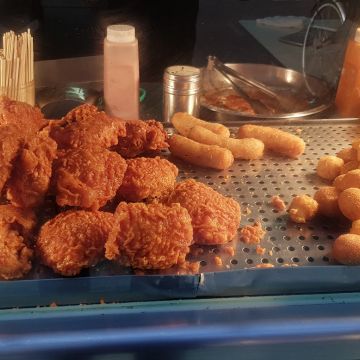 阿囉哈專業炸雞連鎖