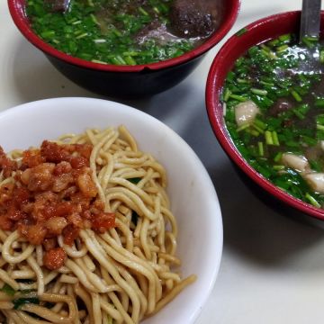 月眉榕樹下豬血湯