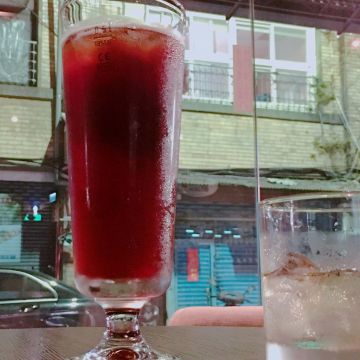 Tommy Hippo Bar House