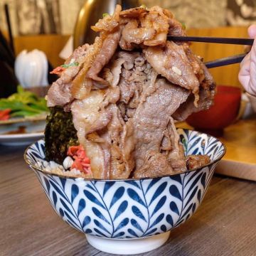 小牛丁x深夜裡的和魂燒肉丼x草屯支店