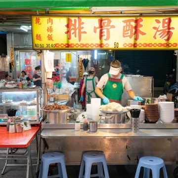 六合張排骨酥湯