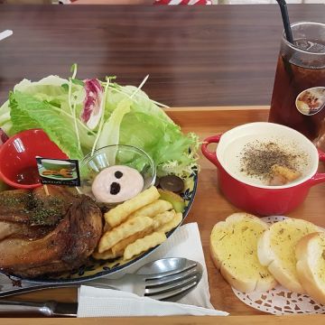 MONAS CAFE寵物咖啡館