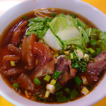 新明老爹牛肉麵