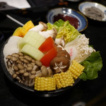 溫十八溫體牛火鍋