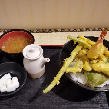天澤日食丼飯咖哩飯 六合店