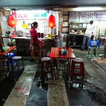 原舊市政府老攤（蚵仔煎、肉粽）